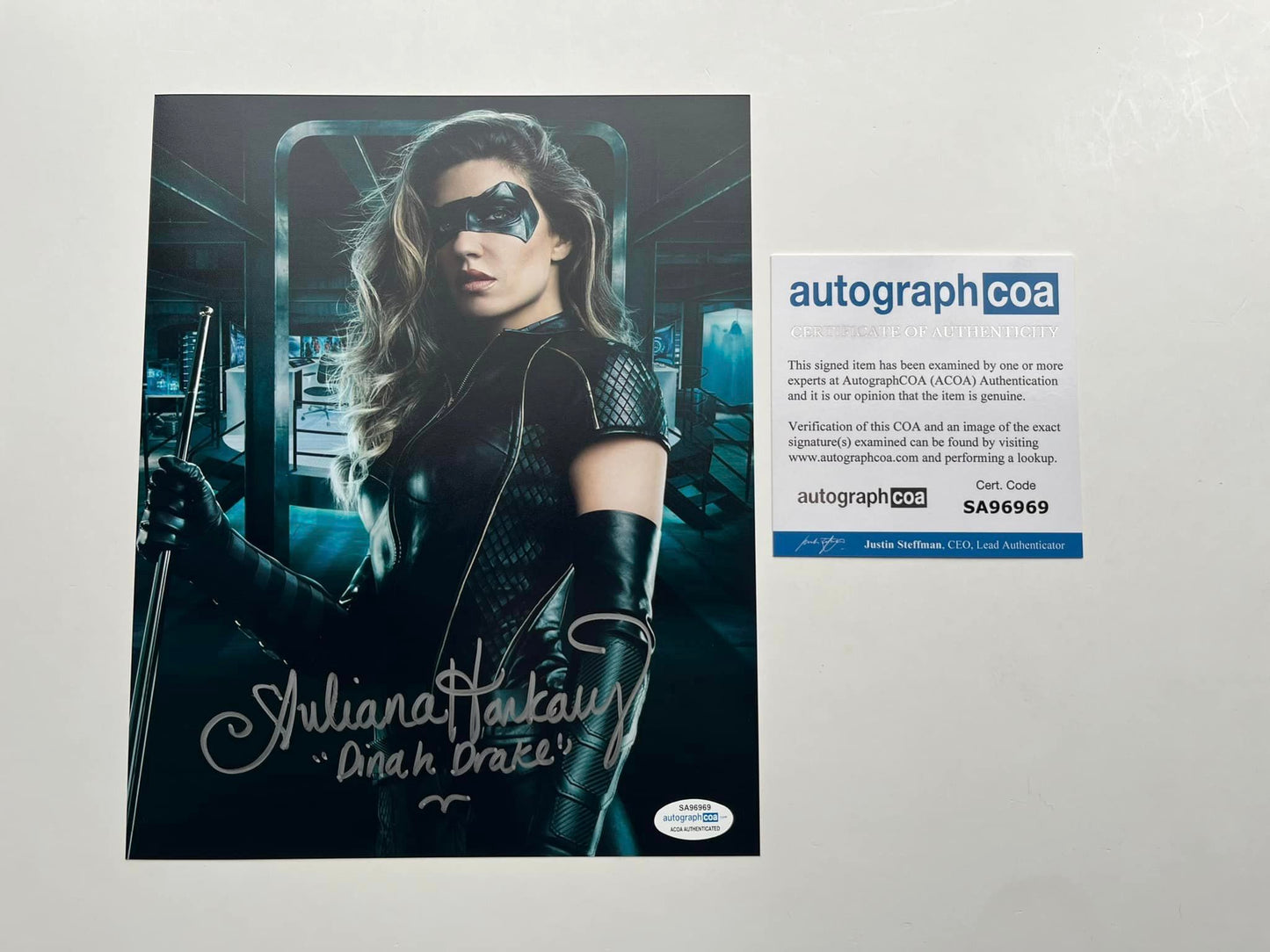 Juliana Harkavy Signed Arrow 8x10 Photo